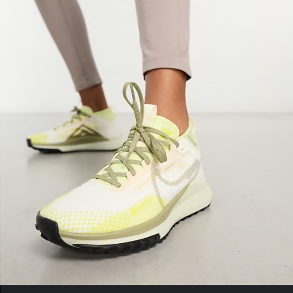 Nike Pegasus Women's Cream and Yellow Sneakers size 10
